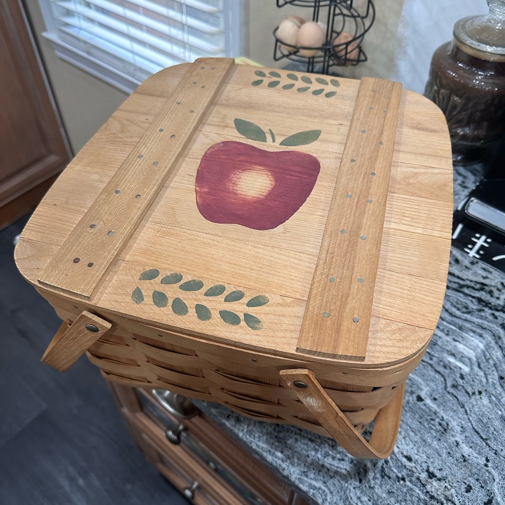 Basketville picnic basket